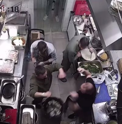 Причина, почему тебе долго несут твой заказ с кухни