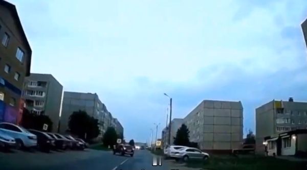 "Я с аварийкой выехал, чо, нельзя уступить?!"