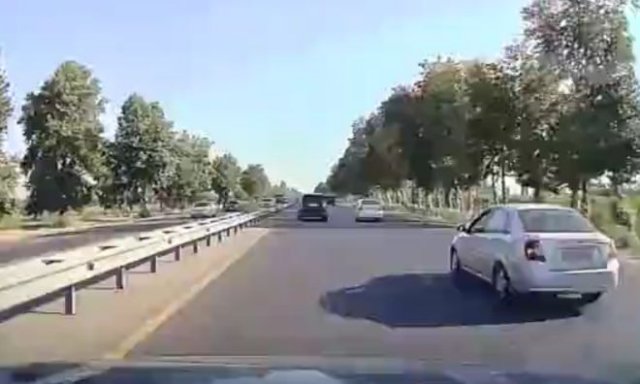 Наглый и очень обидчивый водитель на Range Rover