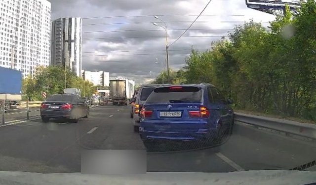 Не очень умный водитель на BMW