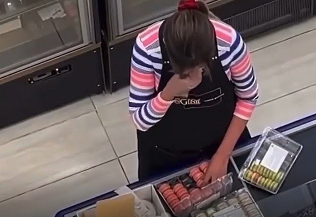 В Минске продавец десертов слишком активно дегустировал свежую продукцию