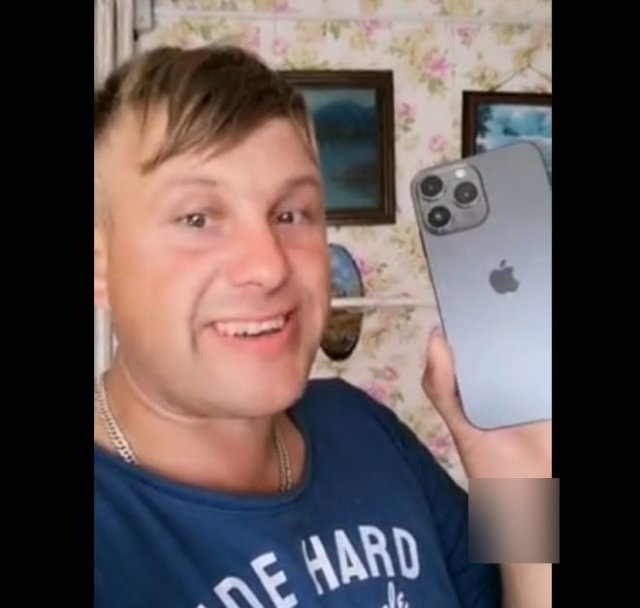 Что лучше купить: iPhone или УАЗ?