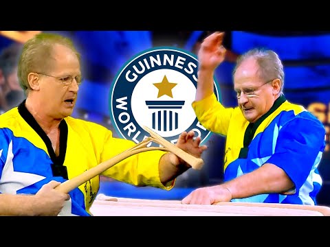 Мужик с каменными кулаками!