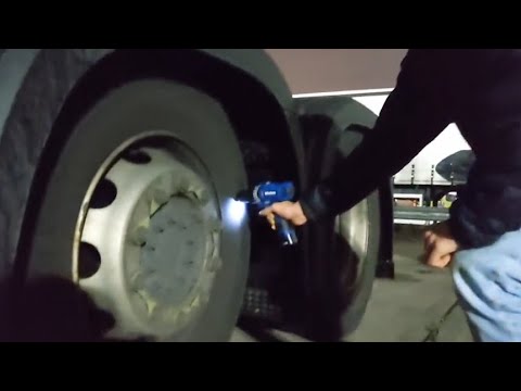 В Великобритании сотнями портят покрышки грузовиков