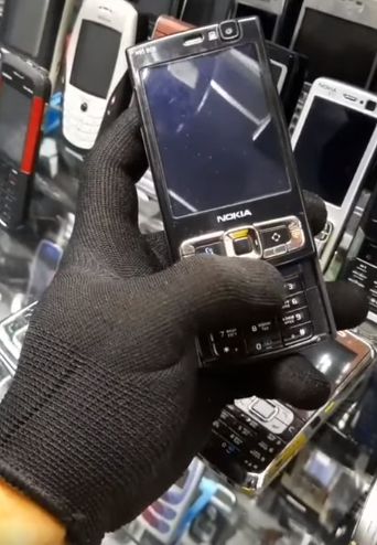 Коллекция старых телефонов⁠⁠