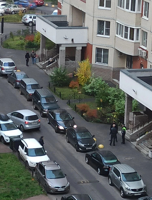 «У каждой парадной по два сотрудника». Петербуржцы сообщают об облавах на резервистов