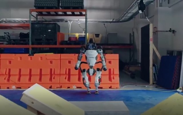 Роботы Boston Dynamics стали паркуристами