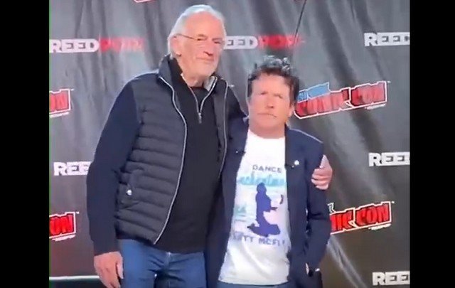Кристофер Ллойд и Майкл Джей Фокс из "Назад в будущее" встретились на Comic Con