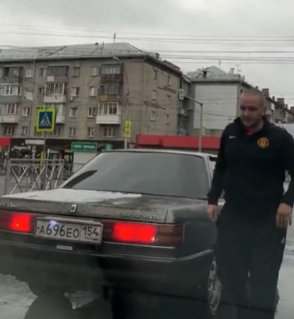 "Слышь ты - шлюха"