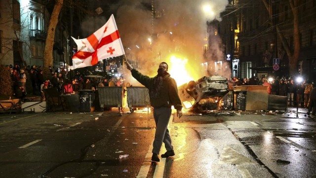 Протестующие в Грузии требуют отставки правительства