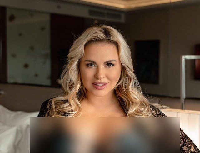 Анне Семенович - 43: горячие фото пышнотелой певицы, которая не стесняется своих форм