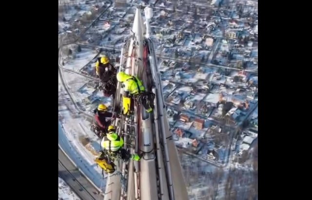 Видео, от которого захватывает дух: промышленные альпинисты на шпиле "Лахта центра"