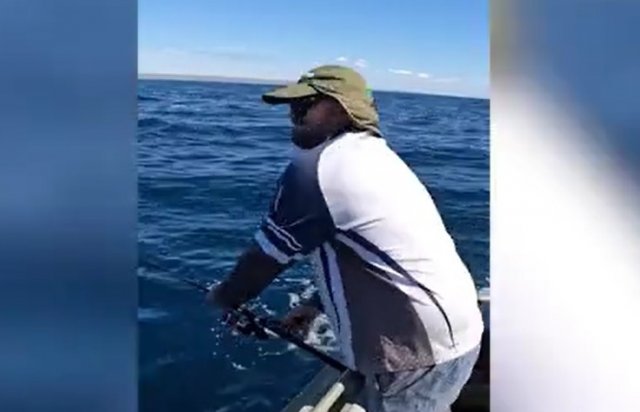 В Австралии рыбак поймал окуня, которого прозвали "Кодзилла"