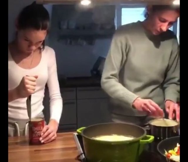 Настоящая хозяюшка подрастает