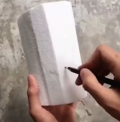 Отсекаем у пенопласта все лишнее