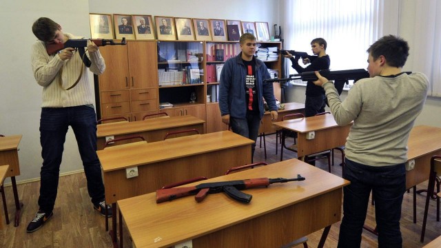 Предмет ОБЖ переименуют в «Основы безопасности и защиты Родины» и школьников обяжут участвовать в общественно полезном труде
