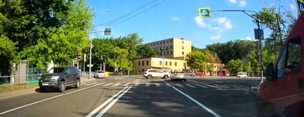 Повернул так повернул! В автошколе так научили, наверное