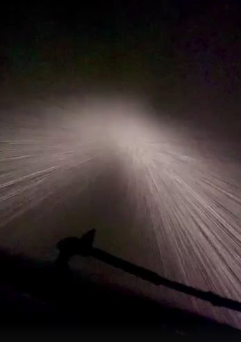 Видео из кабины Boeing 737 летящего в сильный дождь