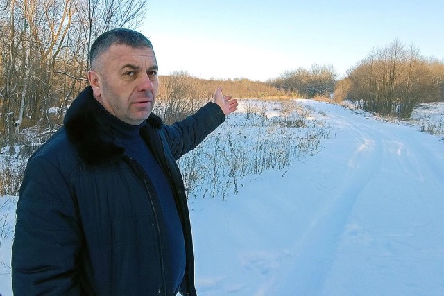 Предприниматель построил дорогу для жителей в глубинке. Несмотря на общественное негодование, его пытаются приговорить к 7 годам тюрьмы за это