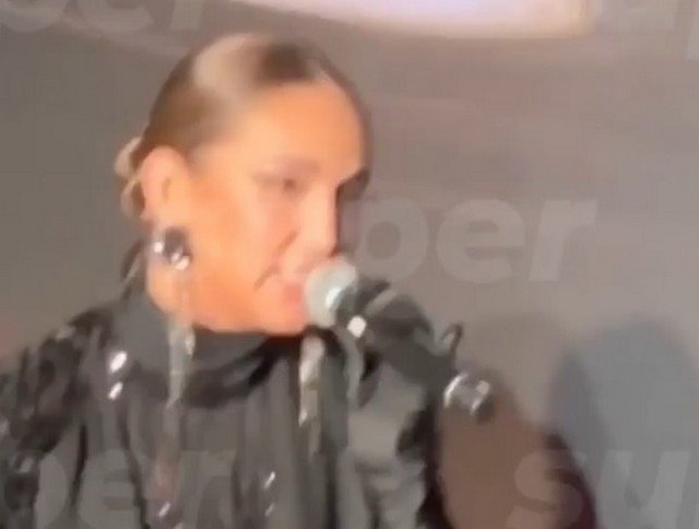 Ольга Бузова использовала непристойную лексику на церемонии вручения наград