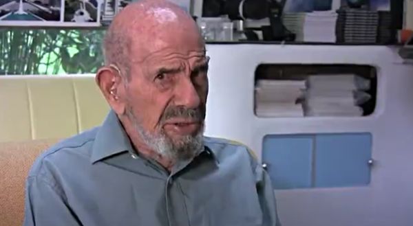 Повадился медведь на пасеке мед воровать....
