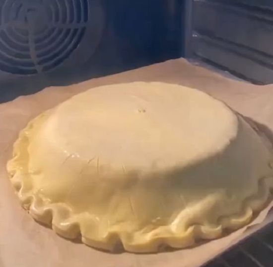 Красочное приготовление хлеба и сахарных булочек