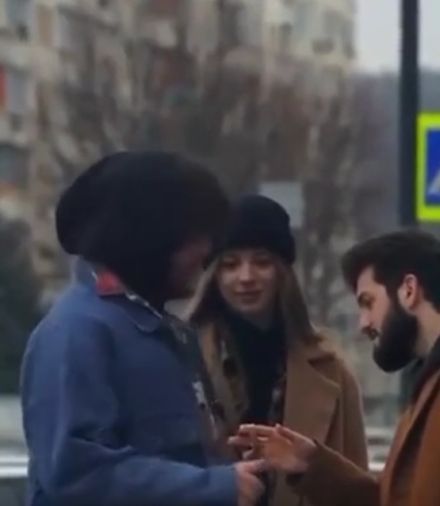 У зумеров спросили, могут ли они определить время по механическим часам