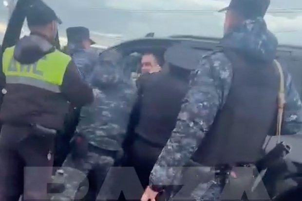 Появились новые подробности о задержании главы МЧС Чечни
