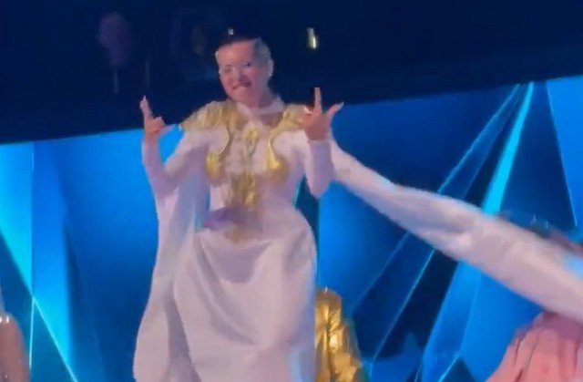 Регина Тодоренко наслаждается музыкой “Короля и Шута”