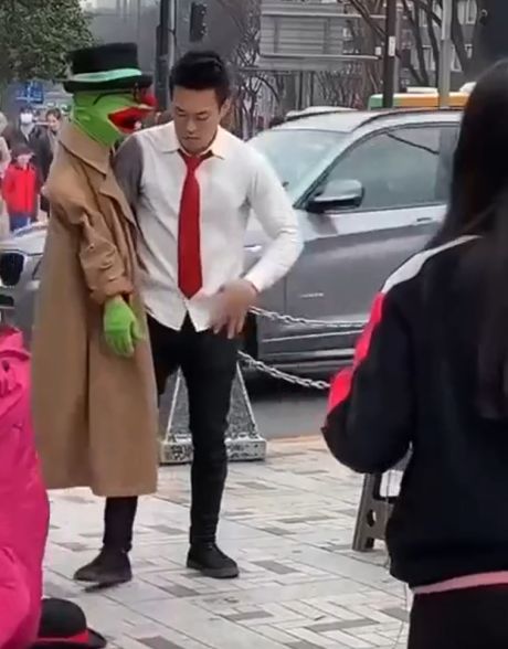 Уличный артист⁠⁠
