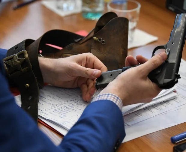 В Госдуме предложили разрешить депутатам носить огнестрельное оружие
