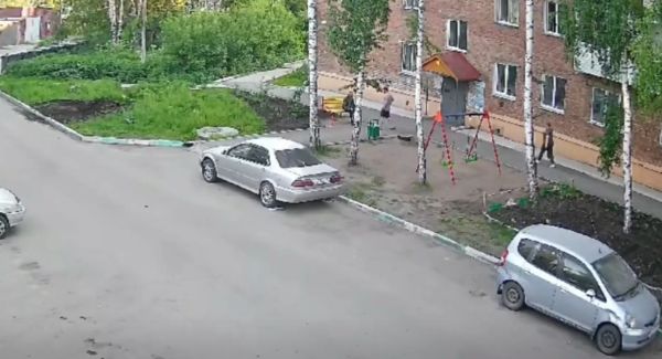 В Красноярском крае пьяный мужчина отправил пенсионера в кому из-за замечание