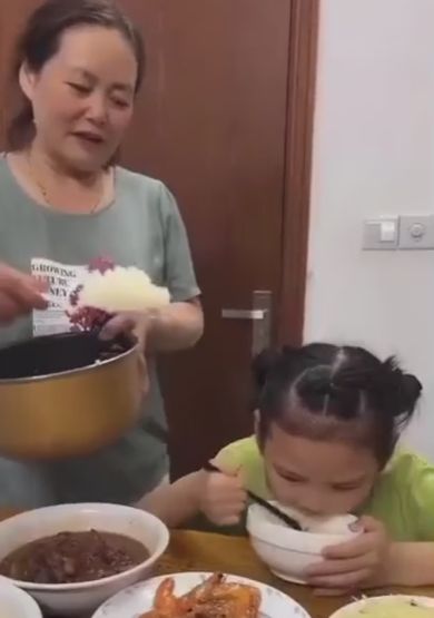 Бабушка с дедушкой)