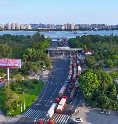 Паром в Чжэнъяне, Китай