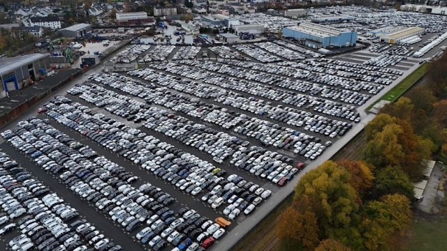 Немецкие автопроизводители переживают серьезный кризис — спрос на новые автомобили упал до рекордно низкого уровня