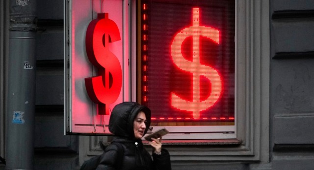 Как рост курса доллара выше 110 рублей отразится на экономике: мнение эксперта
