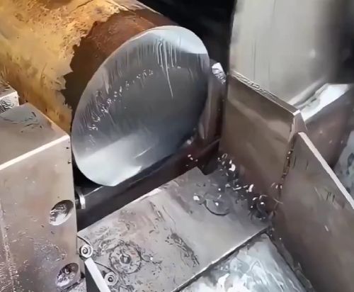 Резка металлических деталей⁠⁠
