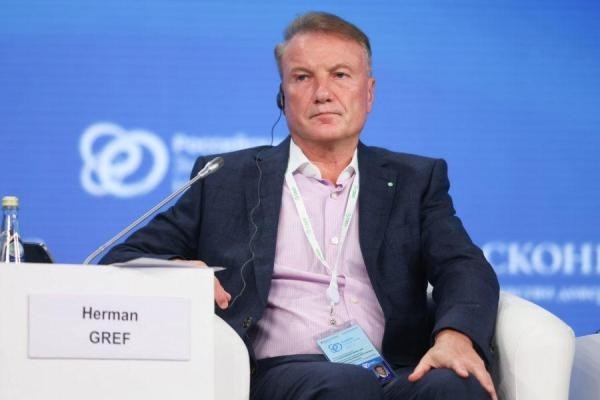 «Нет смысла». Греф дал совет всем, кто держит наличные в долларах