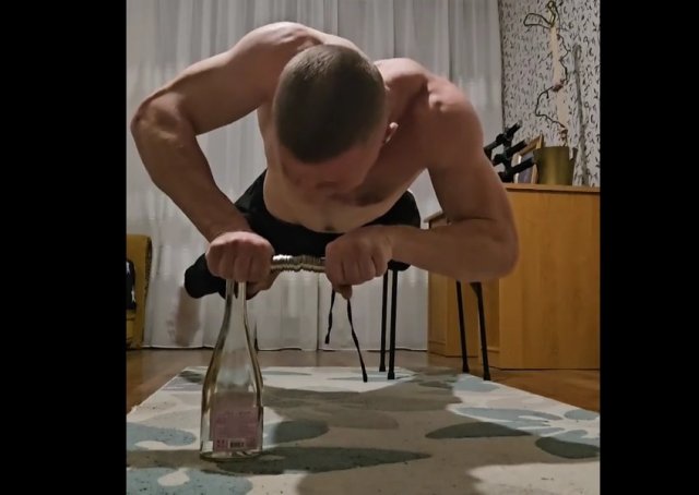 Трюк с бутылкой и монетами