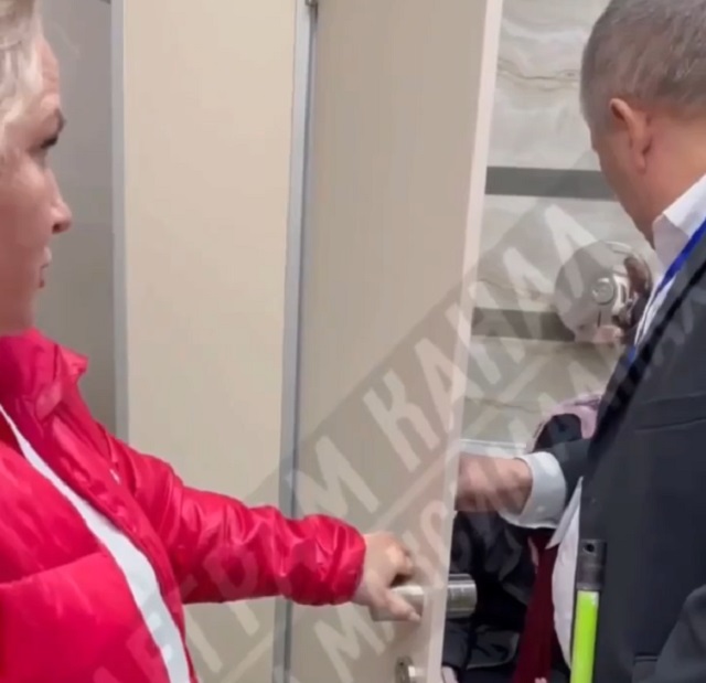Инцидент в Казани: мужчина в костюме бабушки снимал девушек в туалете