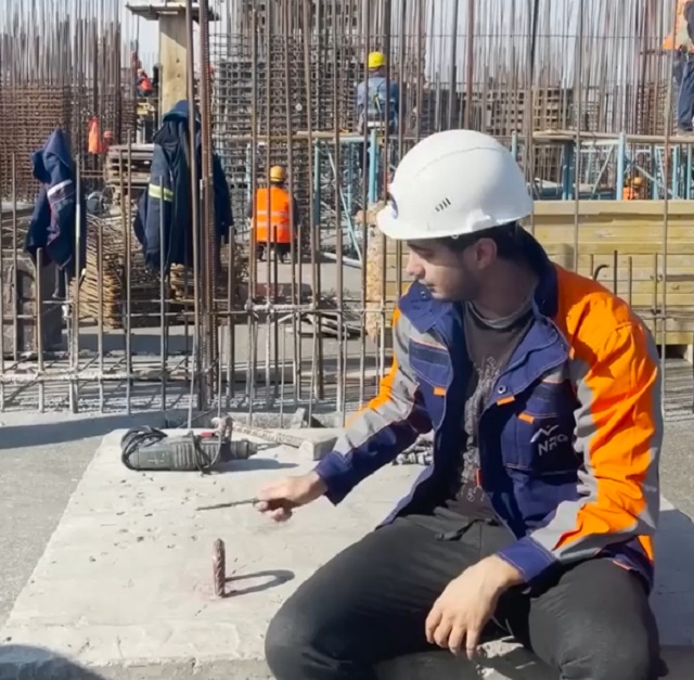 Музыкальный перерыв на стройке