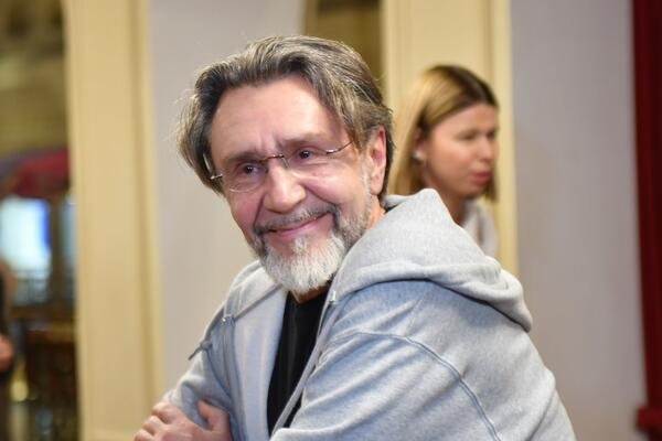 Сергей Шнуров превратился в скуфа