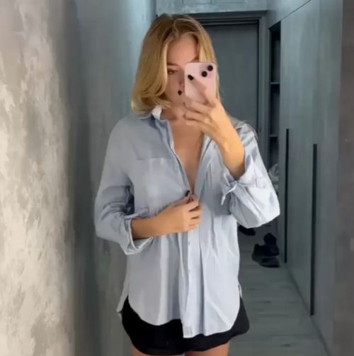В рубашке