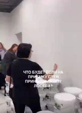 В Сети массово удивляются лампе Лосева — под ней видны все неровности на стенах