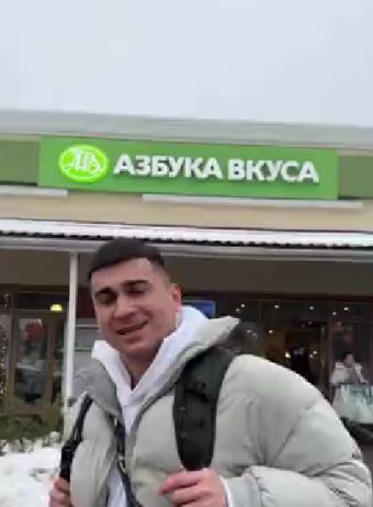 Прилетел как-то чел из Саратова в Москву и словил инсульт жопы от цен в магазинах