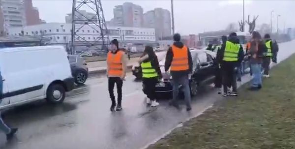 Уронил активистку
