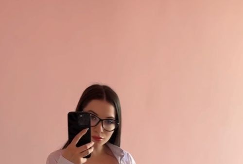 В очках