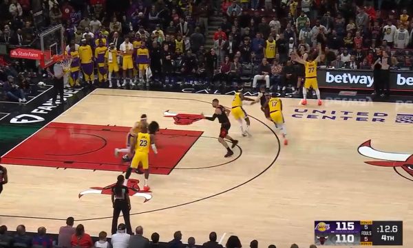 Голливудская концовка баскетбольного матча «Лос‑Анджелес Лейкерс» против «Чикаго»
