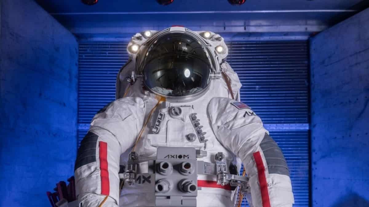 NASA упрощает скафандр для ускорения высадки на Луну к 2028 году