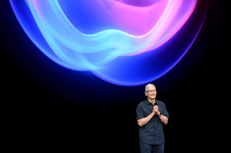 Тим Кук попрощался с сообществом Apple после ухода с поста гендиректора